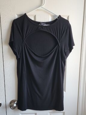le chateau Black Short Sleeve Front Cutout Tee